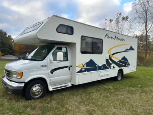 2003 Fun Mover by Four Winds Class C Toy Hauler